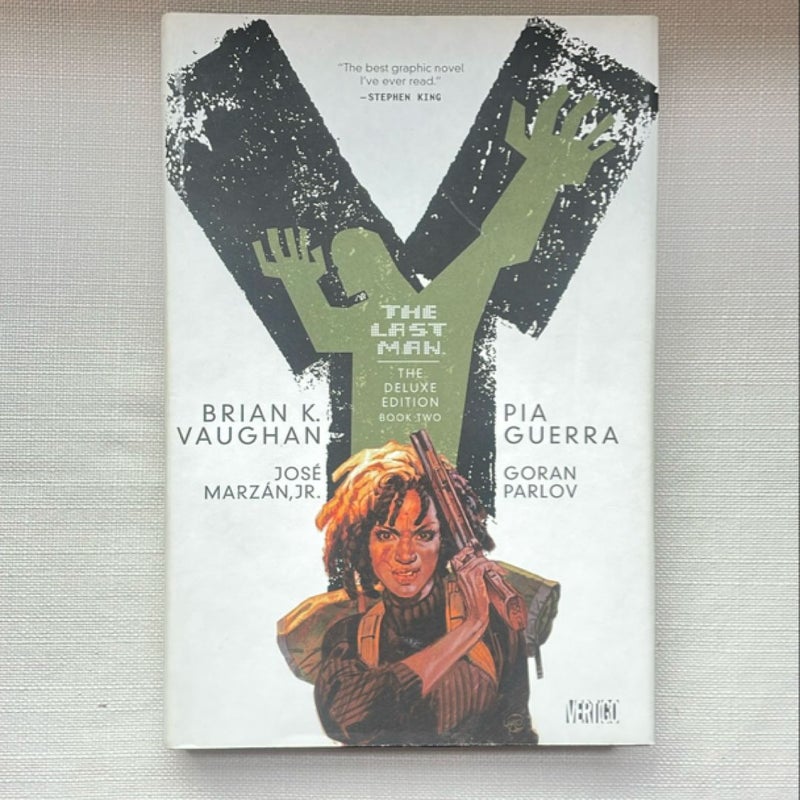 Y: the Last Man: Deluxe Edition Book Two