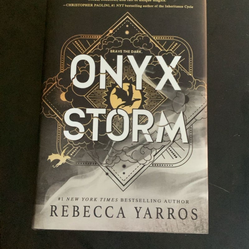 Onyx Storm (Standard Edition)