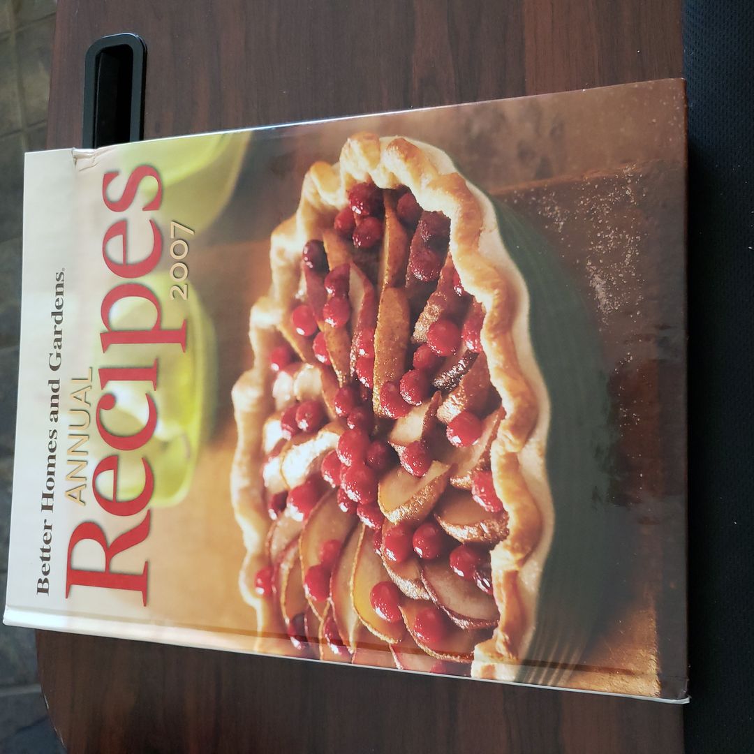 Better Homes and Gardens Year-Round Slow Cooker Recipes