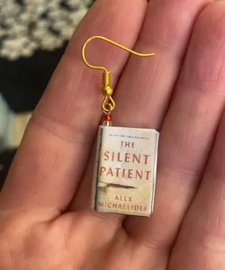 The Silent Patient: Dangling earrings