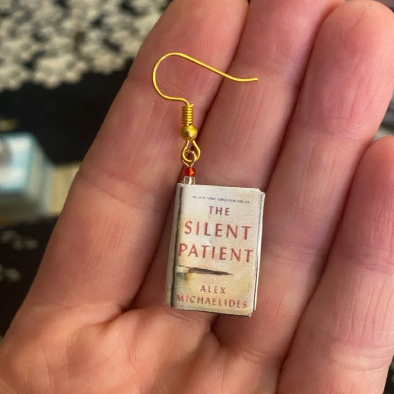 The Silent Patient: Dangling earrings