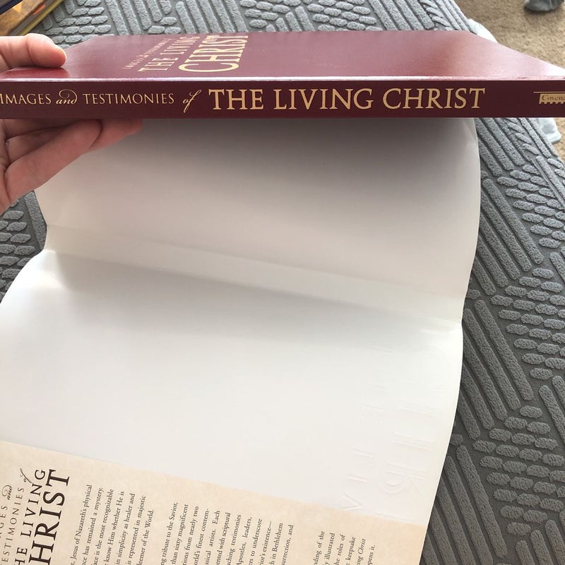 Images and Testimonies of the Living Christ