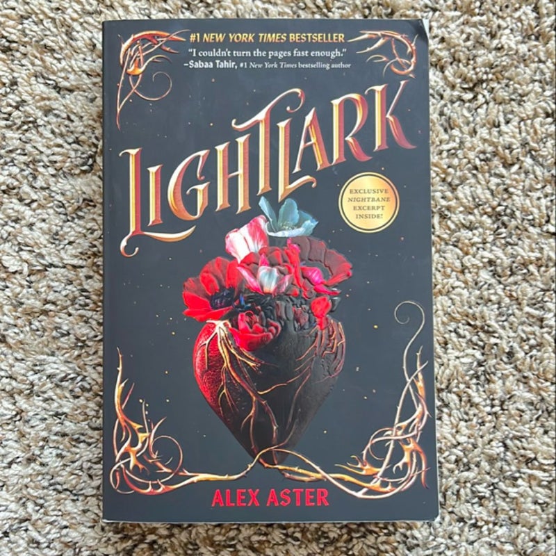 Lightlark (the Lightlark Saga Book 1)