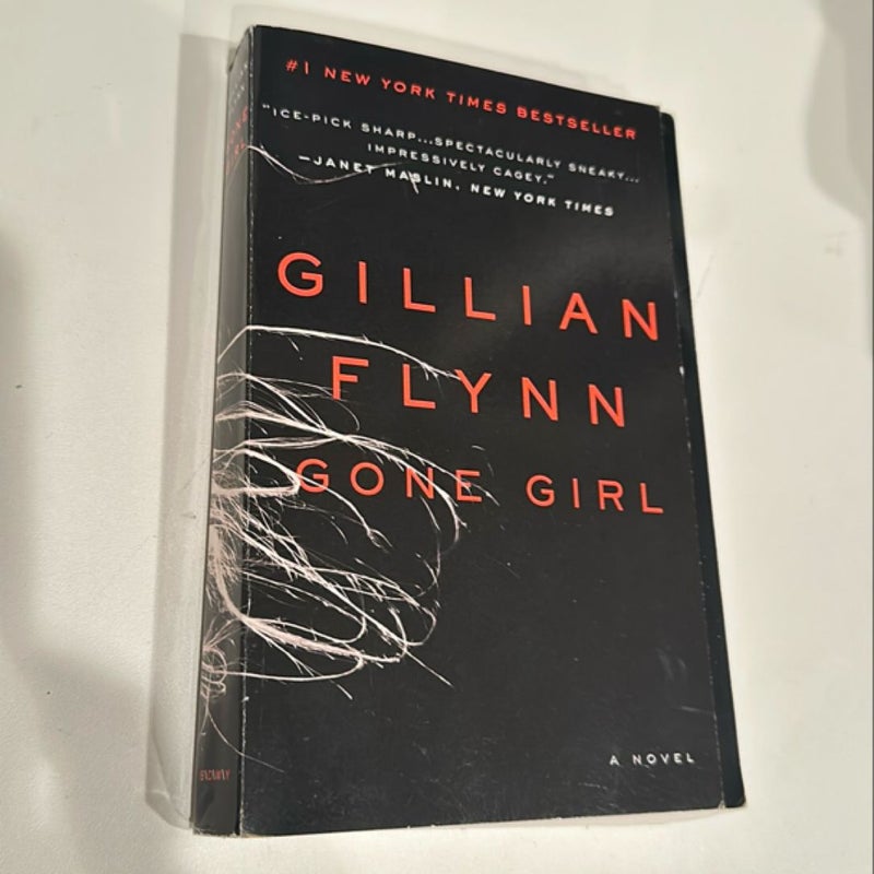 Gone Girl Paperback