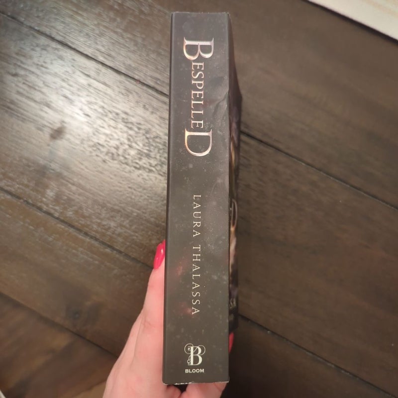 Bespelled by Laura Thalassa, Paperback | Pangobooks