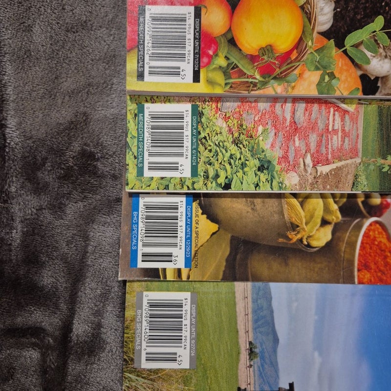 4 Mother Earth News Magazines 