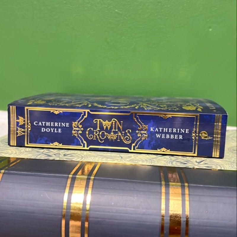 Twin Crowns *Fairyloot exclusive*