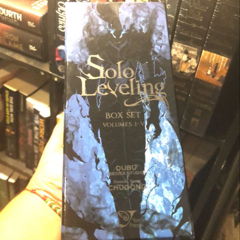 Solo Leveling, Vol. 1 - 5 B&N Exclusive Comic Box Set