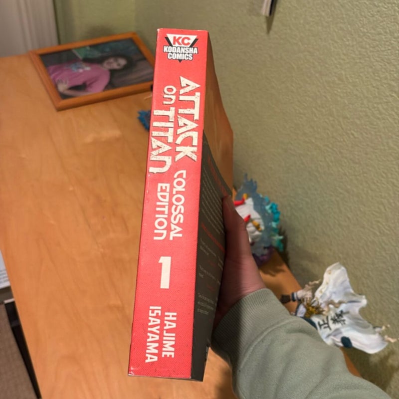 Attack on Titan: Colossal Edition 1