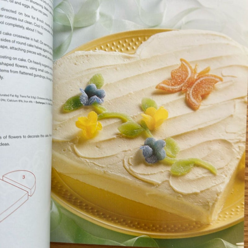 Betty Crocker Decorating Cakes and Cupcakes