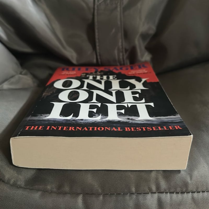 The Only One Left by Riley Sager, Paperback | Pangobooks