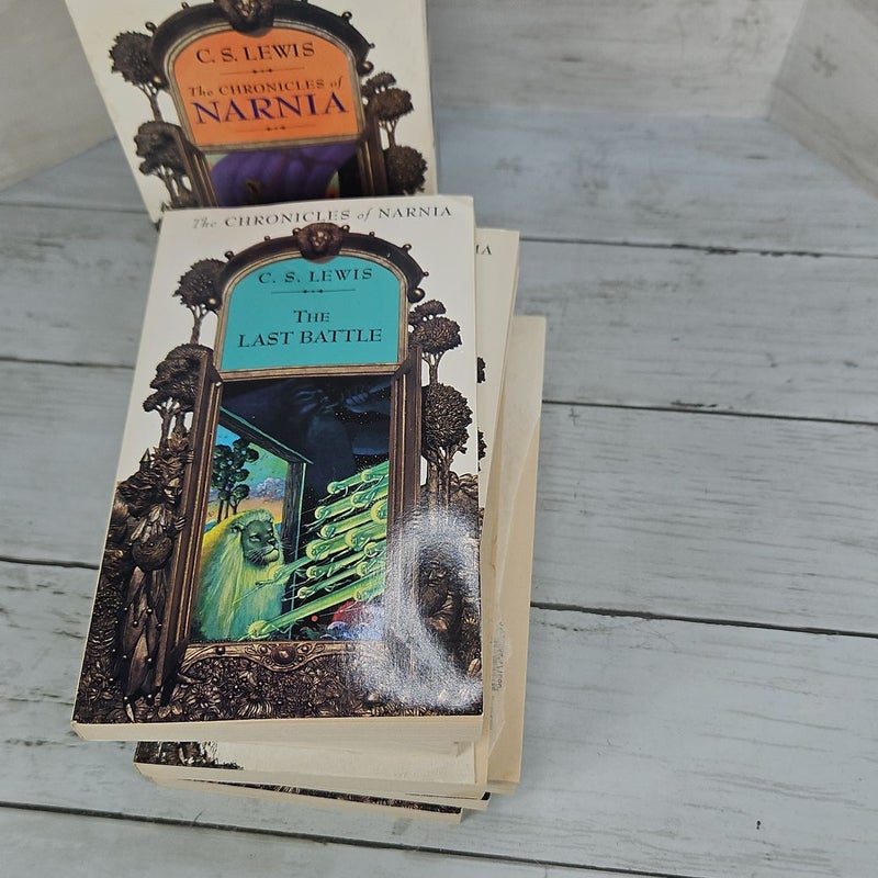 The Chronicles of Narnia Rack Paperback 7-Book Box Set