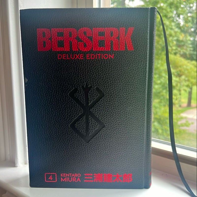 Berserk Deluxe Volume 4