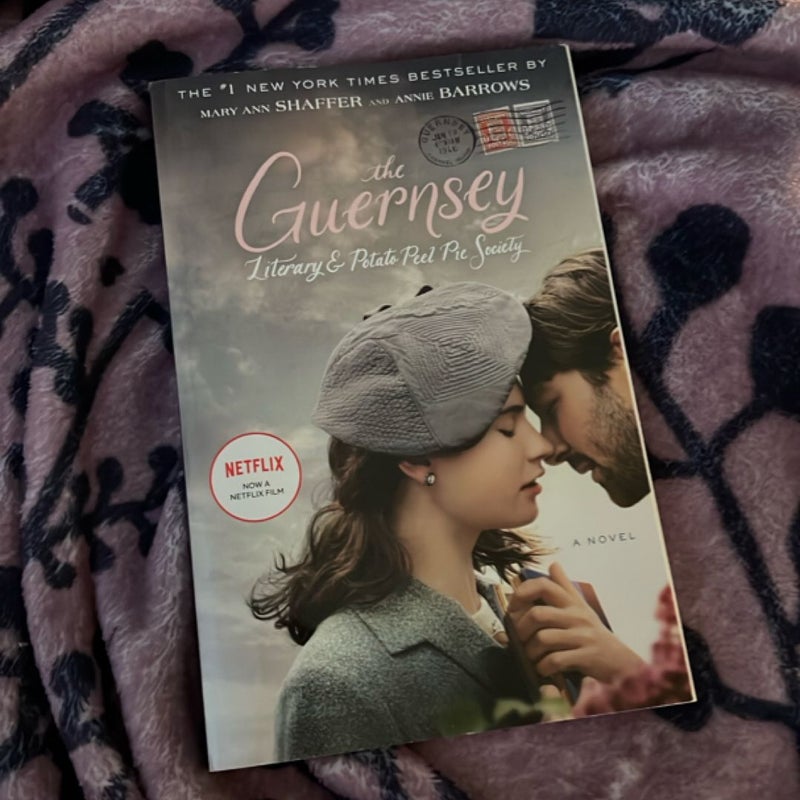 The Guernsey Literary and Potato Peel Pie Society (Movie Tie-In Edition)