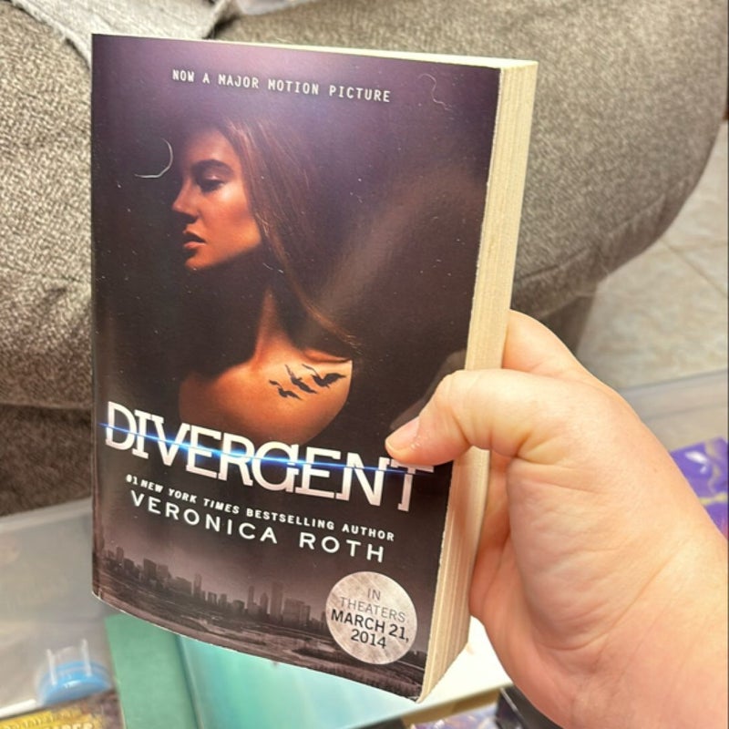 Divergent Movie Tie-In Edition