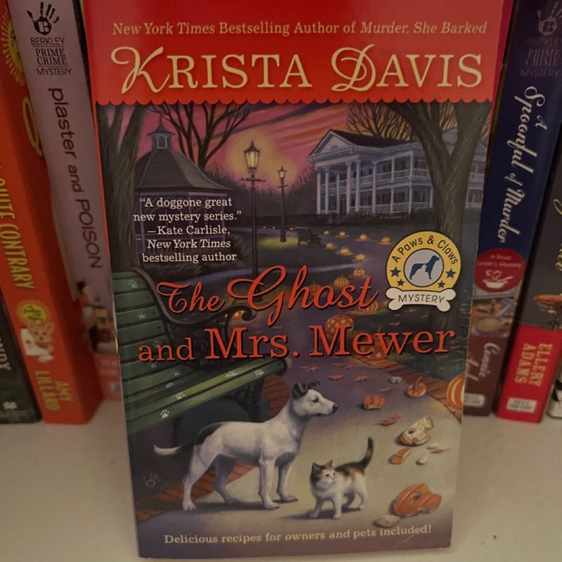 The ghost and Mrs mewer paws and claws mystery 2