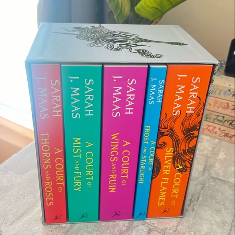 A Court of Thorns and Roses Paperback Box Set (5 Books)
