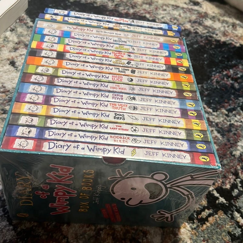 Diary of a Wimpy Kid Box of Books 1-16Revised