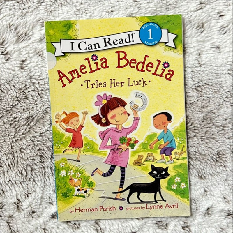 Amelia Bedelia Tries Her Luck