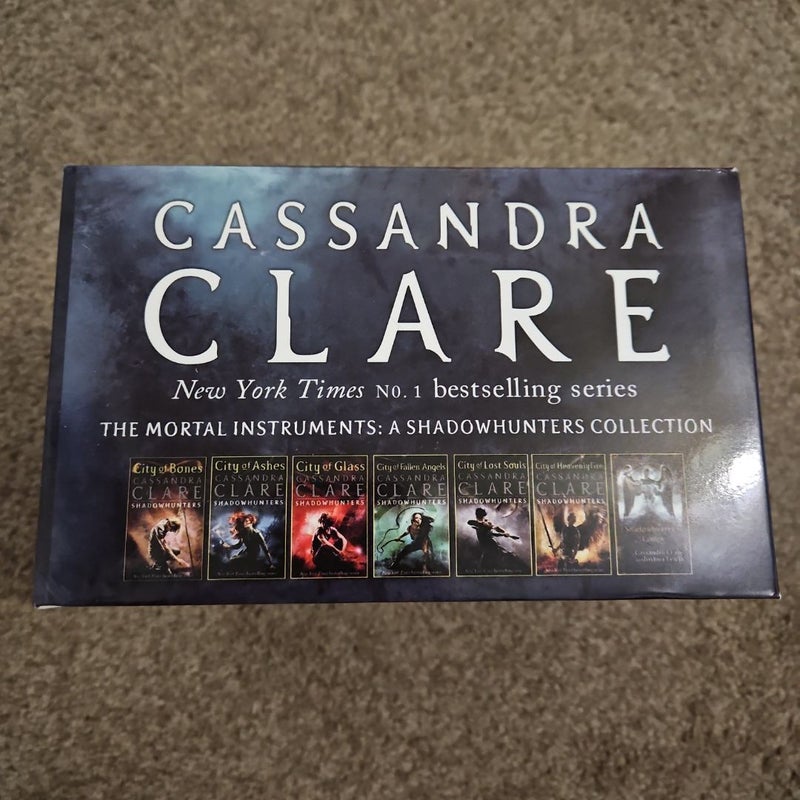 The Mortal Instruments: A Shadowhunters Collection