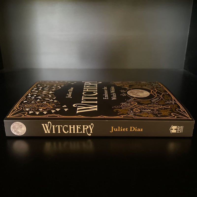 Witchery: Embrace the Witch Within: Diaz, Juliet: 9781788172042:  : Books