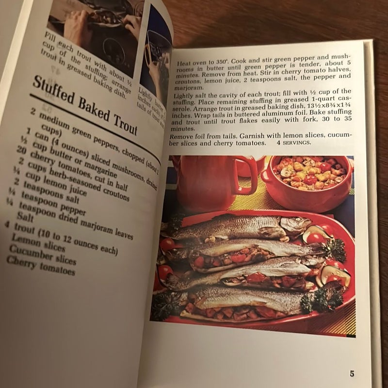 Betty Crocker Pictoral Cookbook