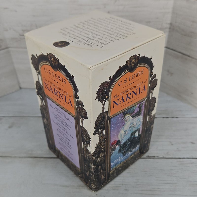 The Chronicles of Narnia Rack Paperback 7-Book Box Set