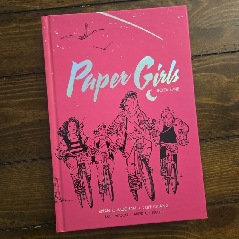 Paper Girls Deluxe Edition, Volume 1
