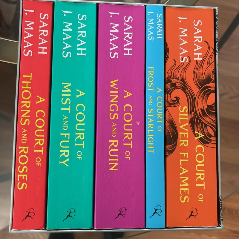 A Court of Thorns and Roses Paperback Box Set (5 Books)