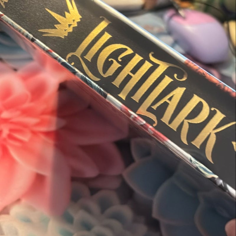 Lightlark: Collector's Edition (the Lightlark Saga Book 1)