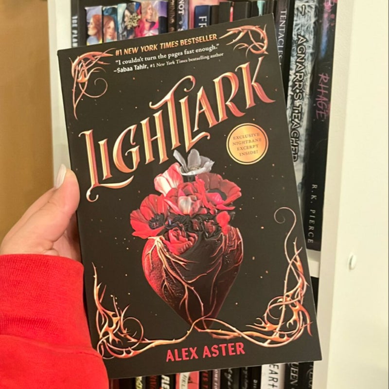 Lightlark (the Lightlark Saga Book 1)