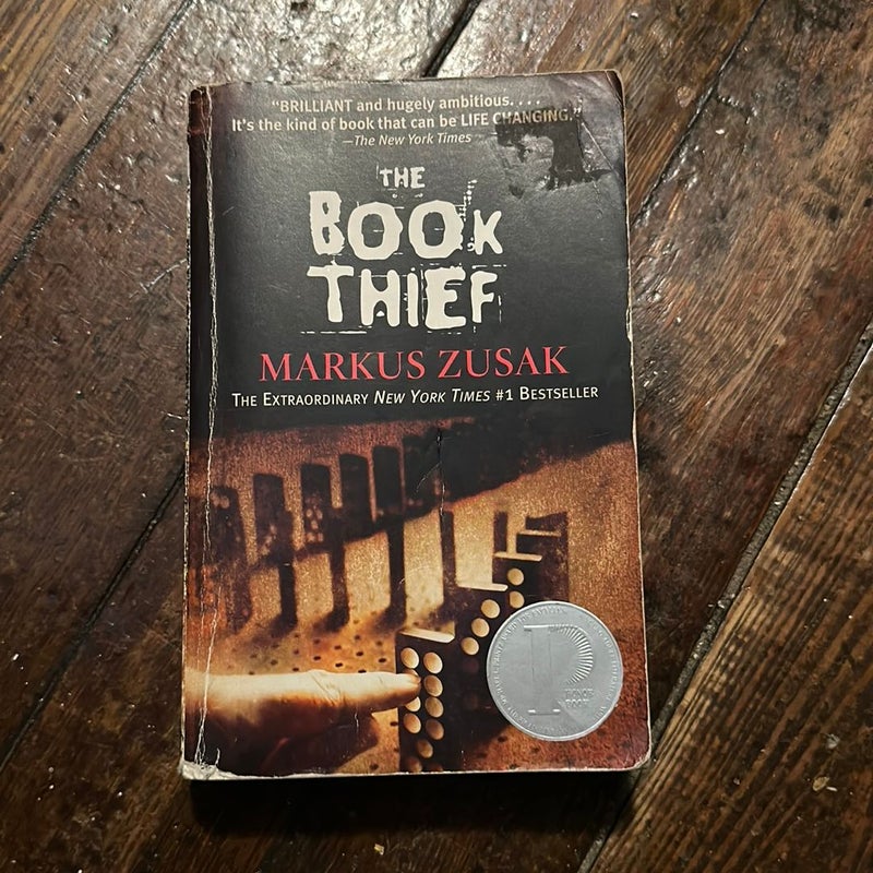 The Book Thief by Markus Zusak, Paperback | Pangobooks