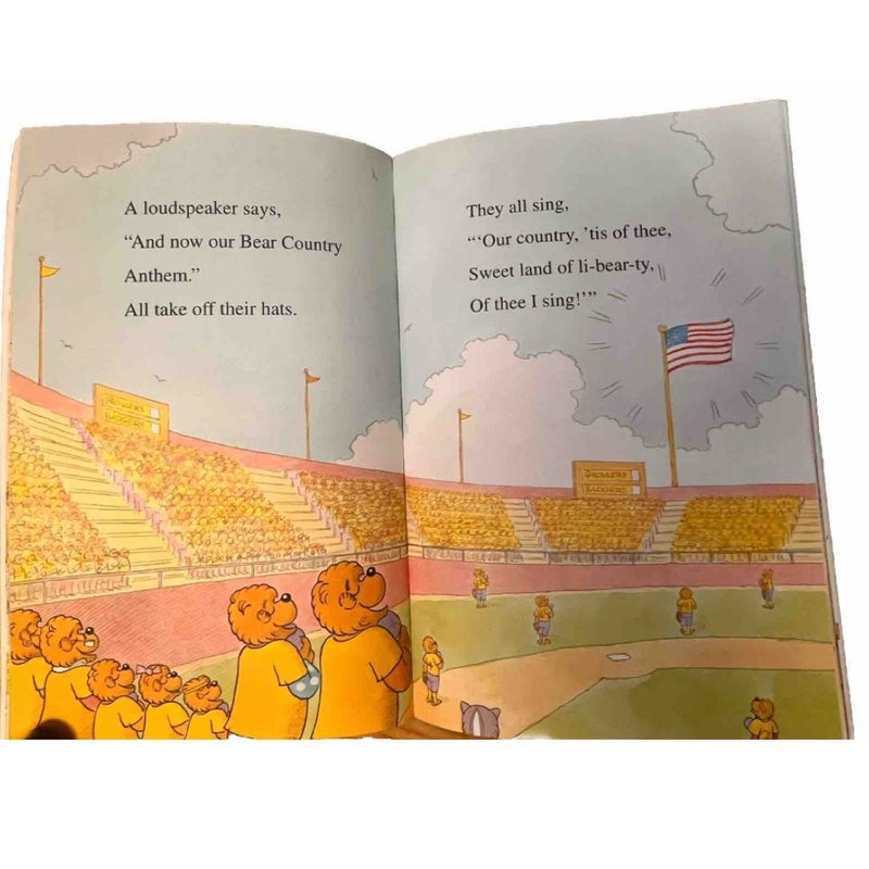 The Berenstain Bears: We Love Baseball!