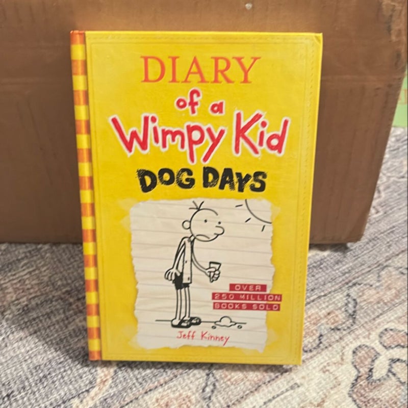 Dog Days (Diary of a Wimpy Kid #4)