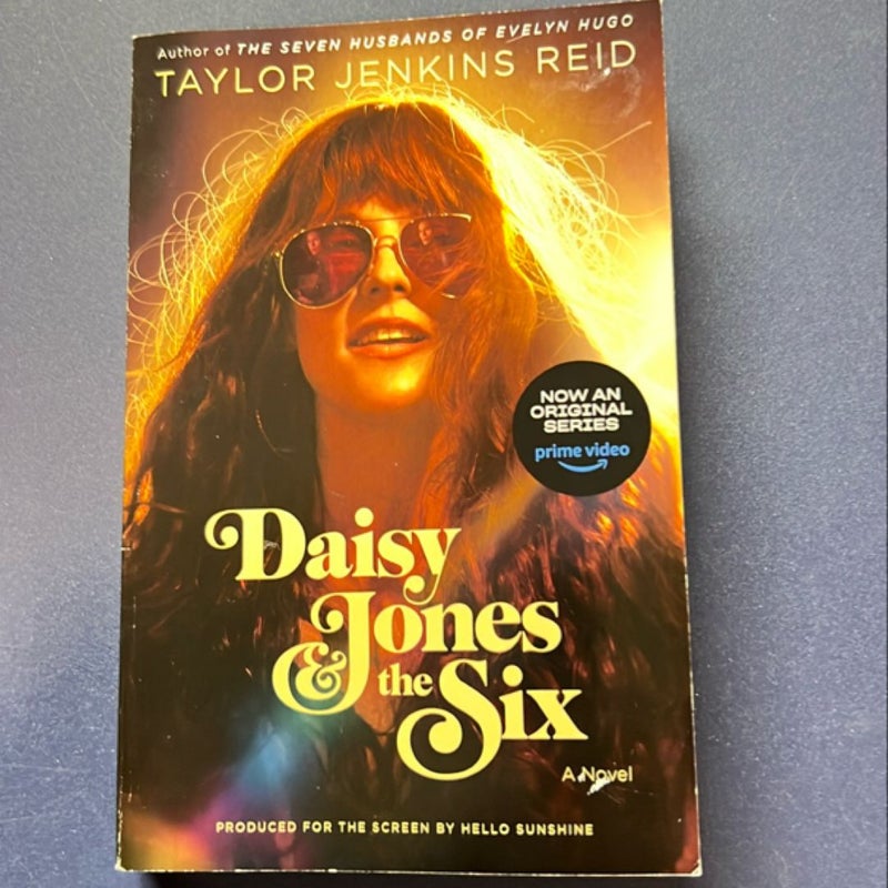 Daisy Jones and the Six (TV Tie-In Edition)