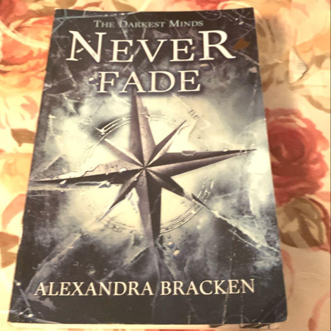 Never Fade (a Darkest Minds Novel)