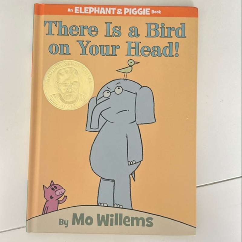 There Is a Bird on Your Head! (an Elephant and Piggie Book)