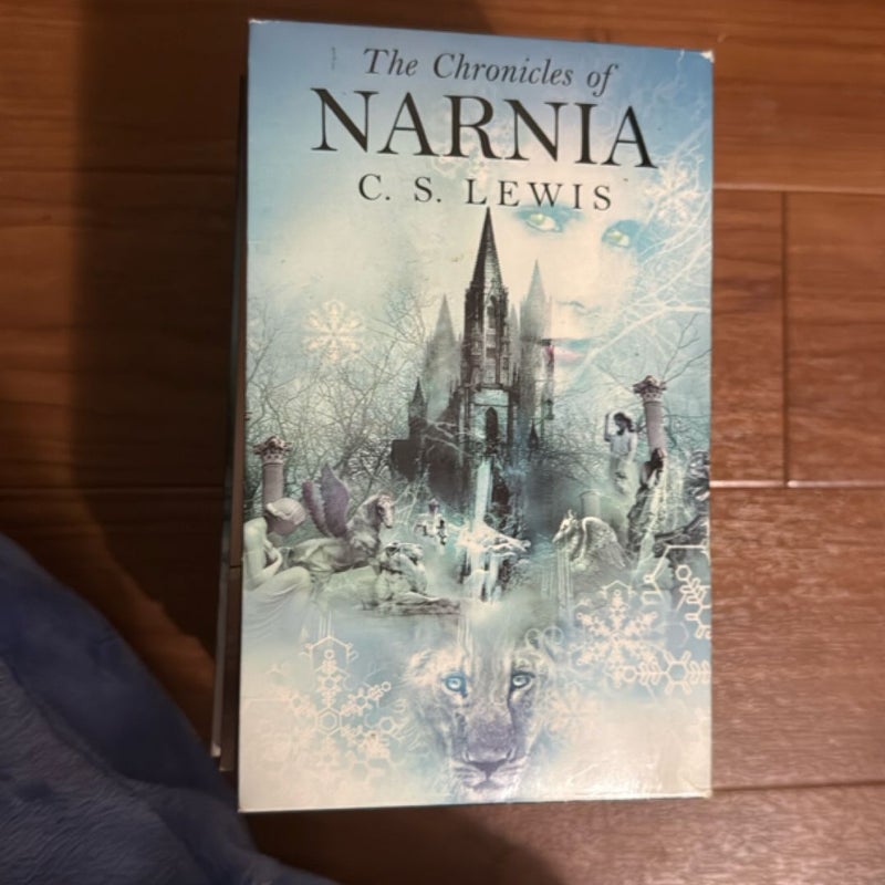 The Chronicles of Narnia Rack Paperback 7-Book Box Set