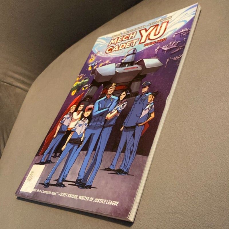 Mech Cadet Yu Vol. 3