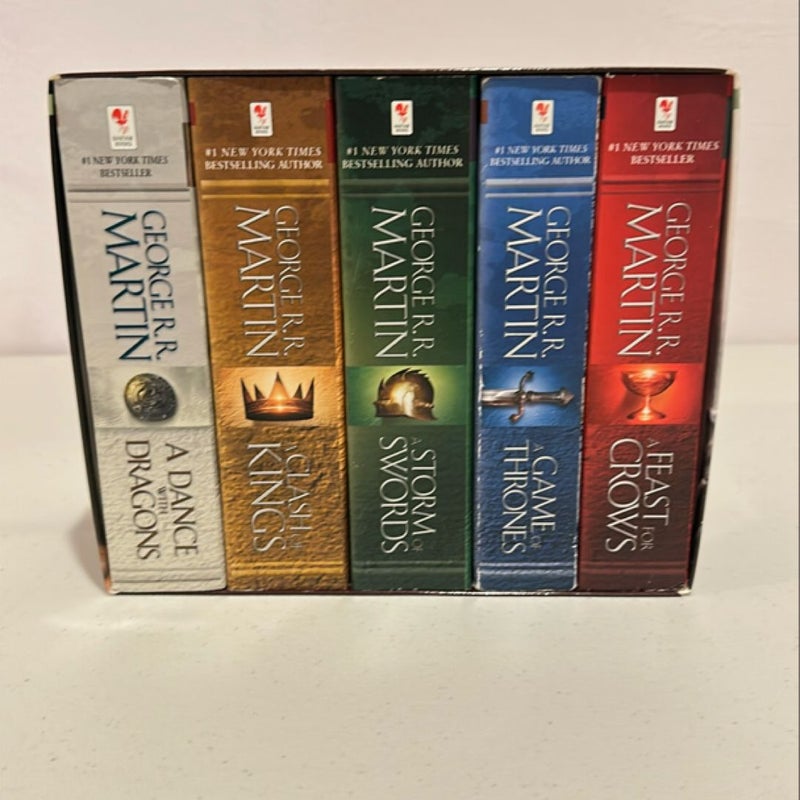 George R. R. Martin's a Game of Thrones 5-Book Boxed Set (Song of Ice and Fire Series)