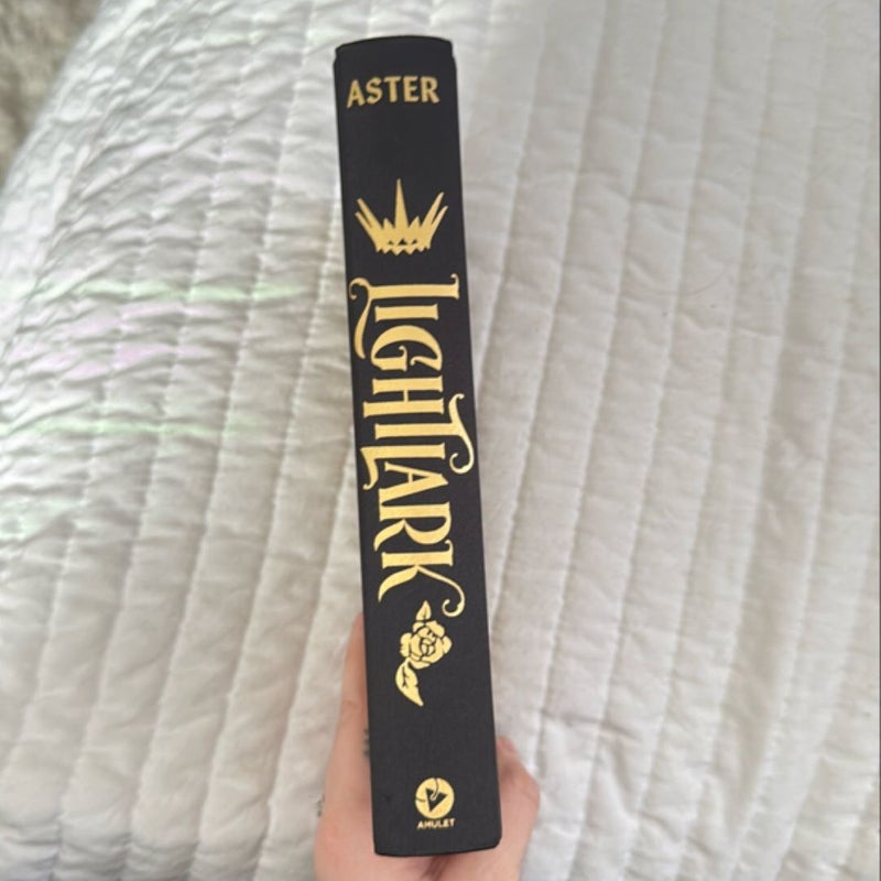 Lightlark: Collector's Edition (the Lightlark Saga Book 1)