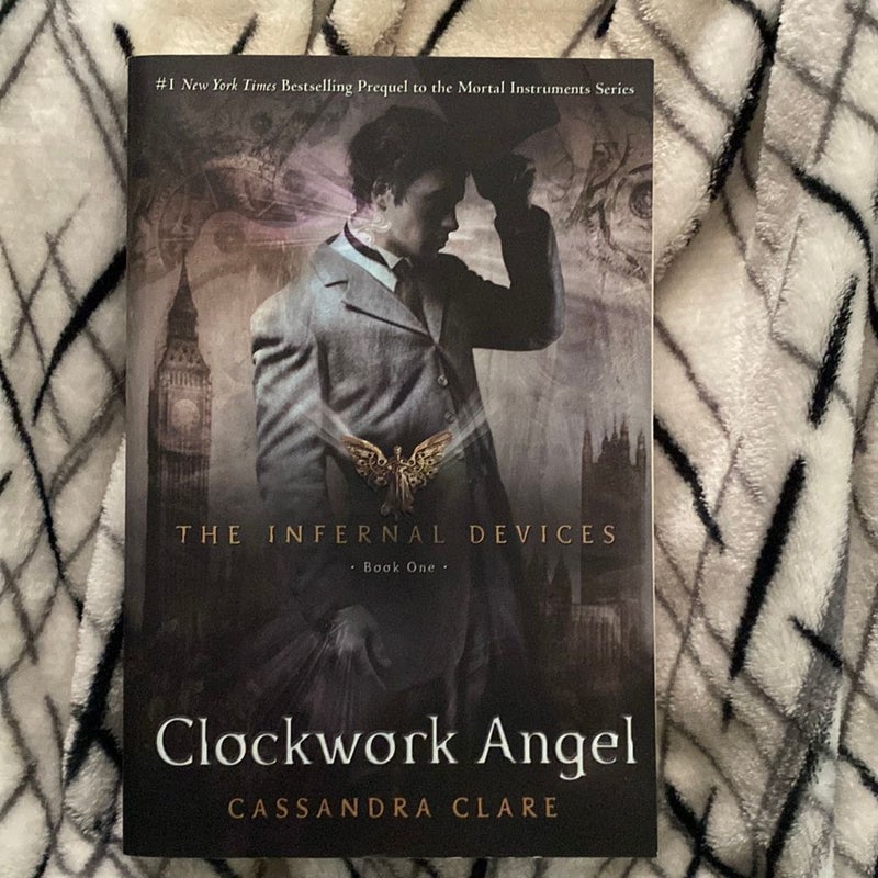 Clockwork Angel by Cassandra Clare paperback
