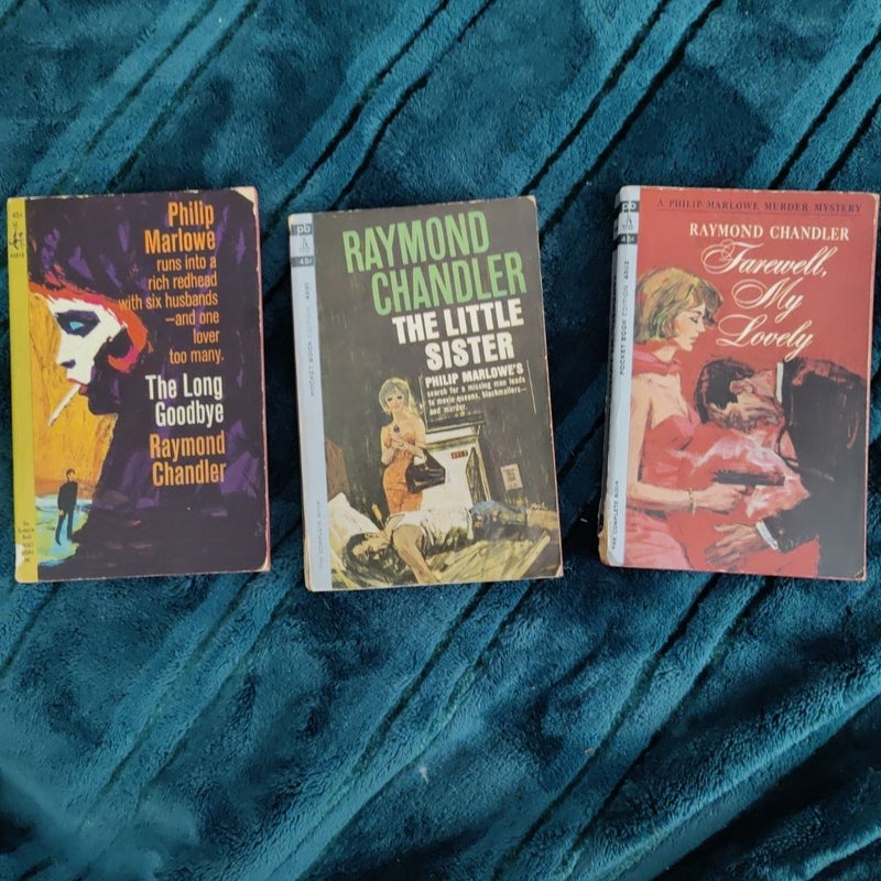 Lot: Vintage Raymond Chandler Pocket Books