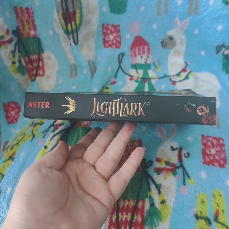 Lightlark (the Lightlark Saga Book 1)