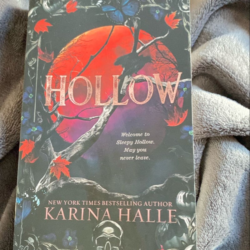 Hollow (a Gothic Shade of Romance 1)