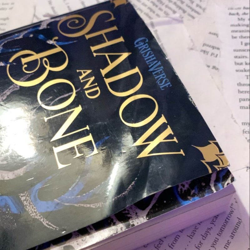 Shadow and Bone + 3 stickers 