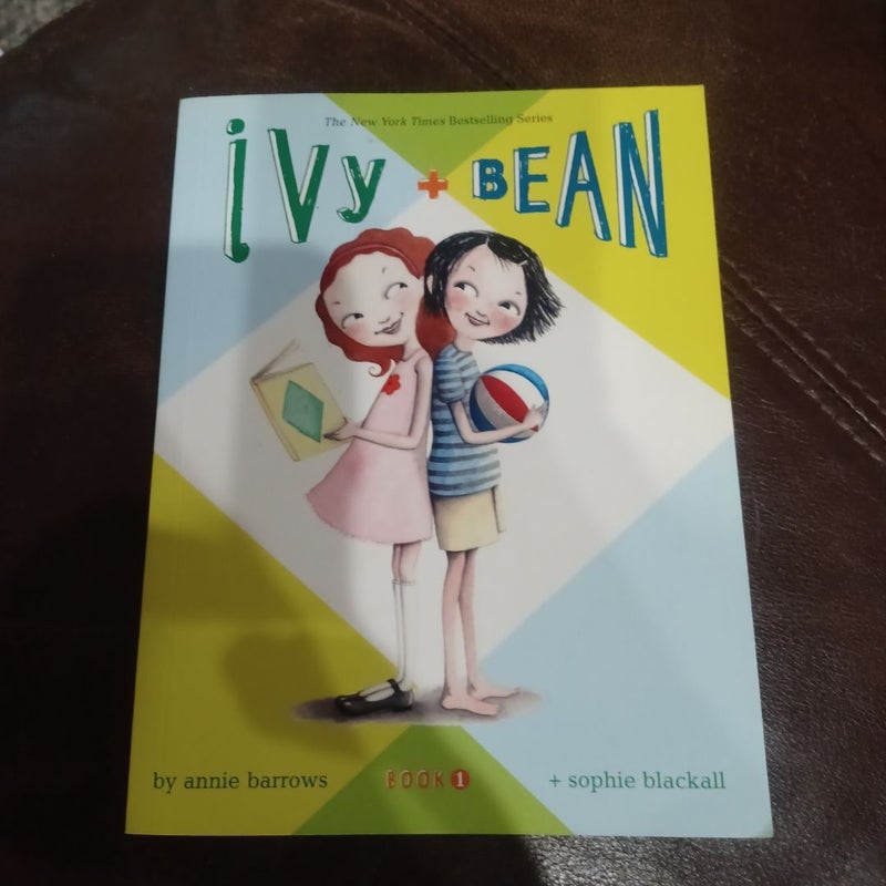 Ivy and Bean - Book 1 (Ivy and Bean Books, Books for Elementary School)