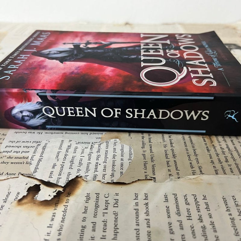 OOP Queen of shadows Sarah j mass paperback