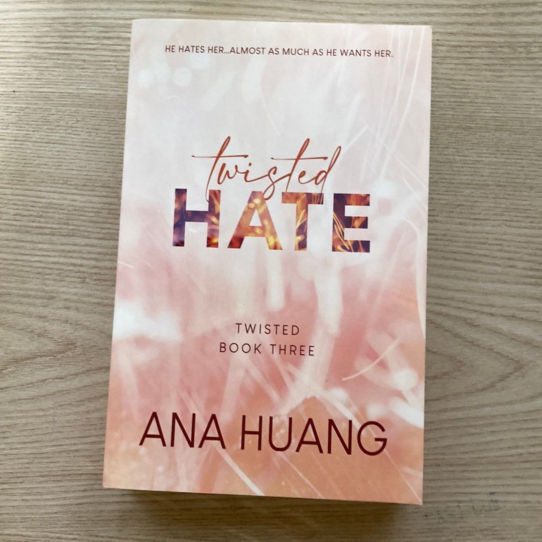 TWISTED HATE - ANA HUANG - 9781728274881
