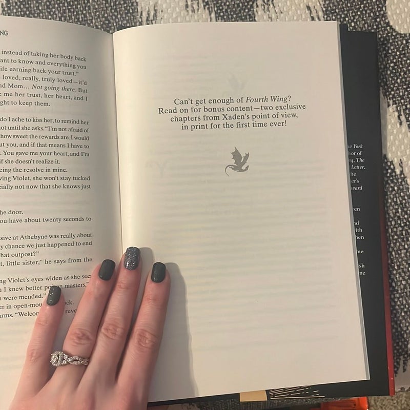 Fourth wing - With bonus chapters